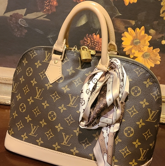 Louis Vuitton Handbags - Auth. vintage LOUIS VUITTON ALMA PM
